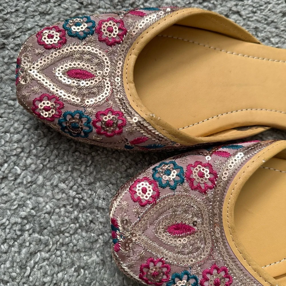 Handcrafted Embroidered Sandals - Picture 2 of 4
